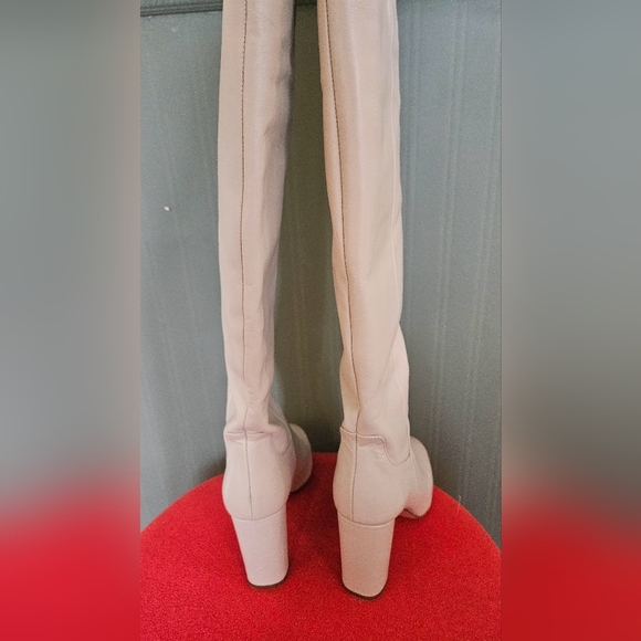 ZARA Leather Knee high boots in Bone. Size 6 - Picture 11 of 16